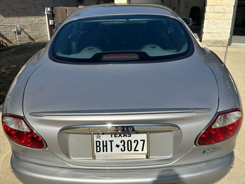 Used 2001 Jaguar XKR Coupe image 4