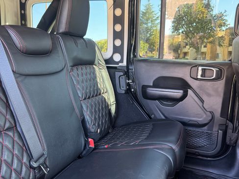 Used 2018 Jeep Wrangler Unlimited Sport S AWD/4WD image 22