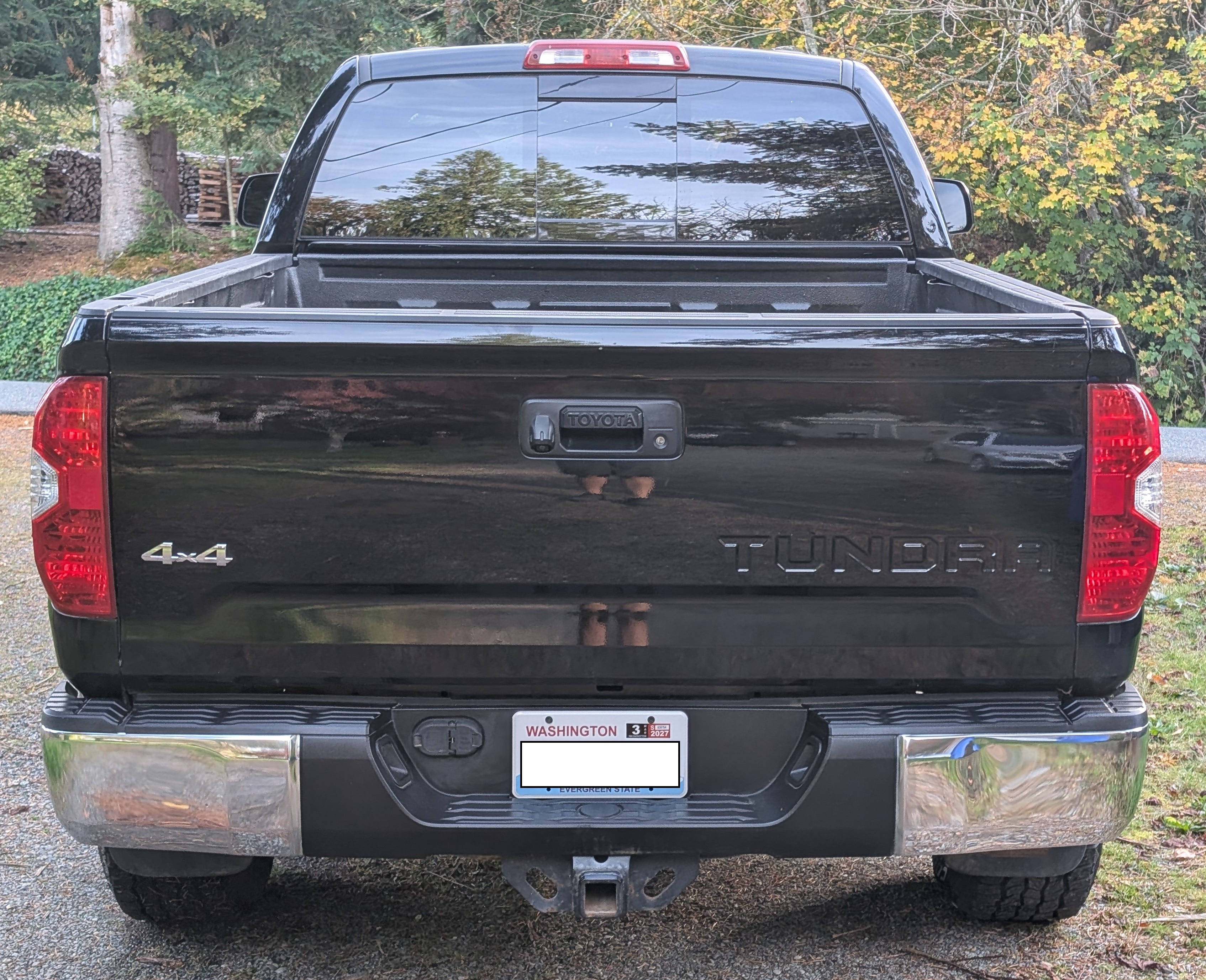 Used 2015 Toyota Tundra SR5 AWD/4WD image 2