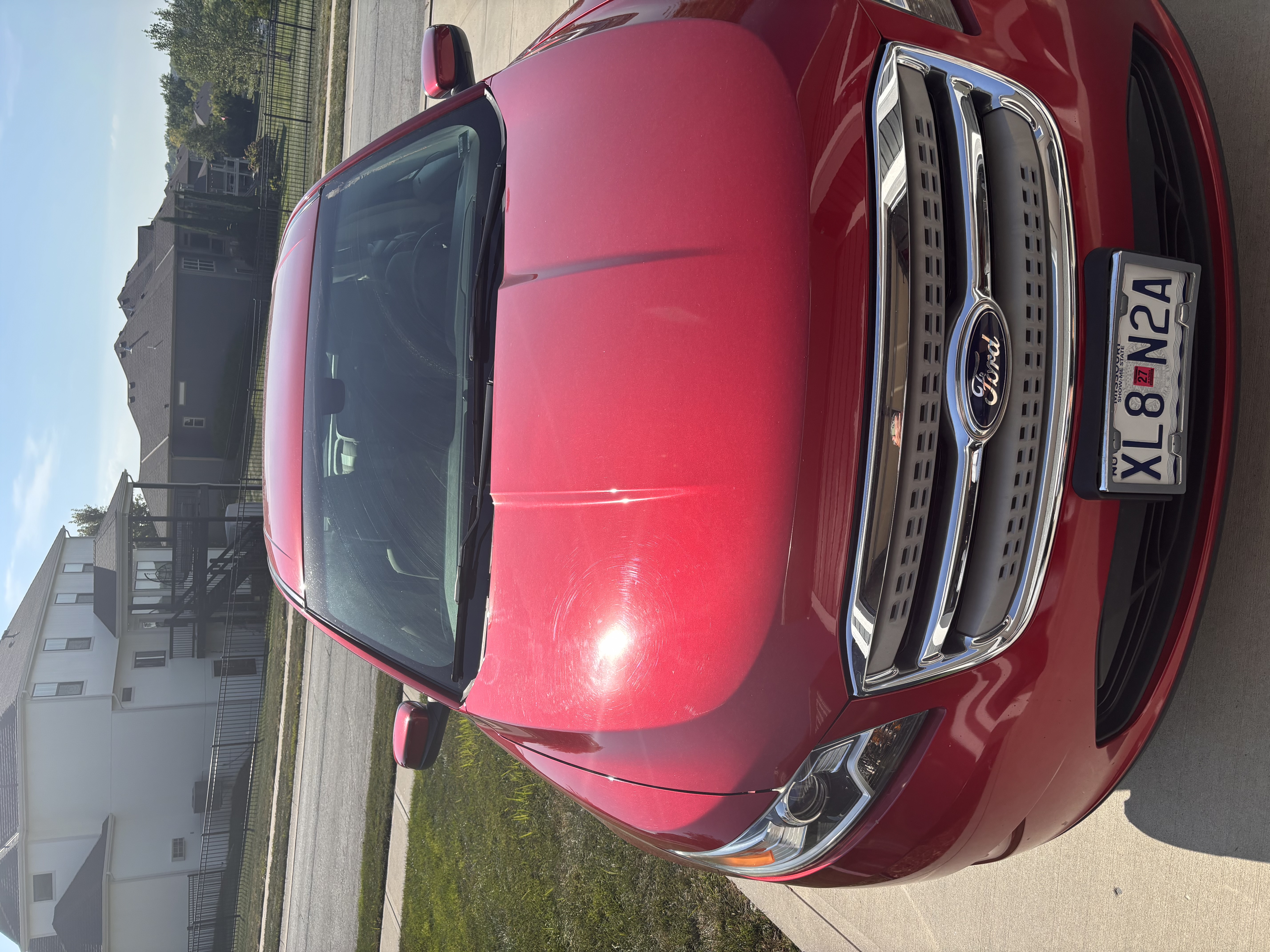 Used 2011 Ford Taurus SEL FWD image 2