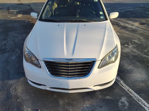 Used 2011 Chrysler 200 S image 4