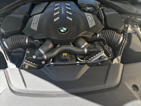 Used 2020 BMW 750i xDrive w/ M Sport Package image 21