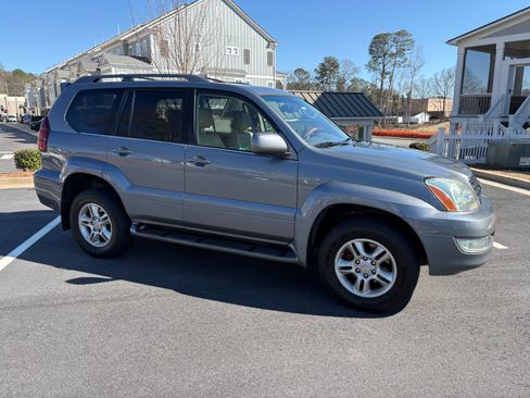 Used 2003 Lexus GX 470 image 2