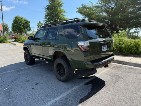 Used 2022 Toyota 4Runner TRD Off-Road Premium AWD/4WD image 9