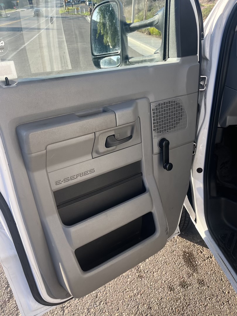 Used 2014 Ford E-350 and Econoline 350 Super Duty RWD image 9
