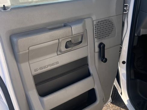 Used 2014 Ford E-350 and Econoline 350 Super Duty RWD image 9