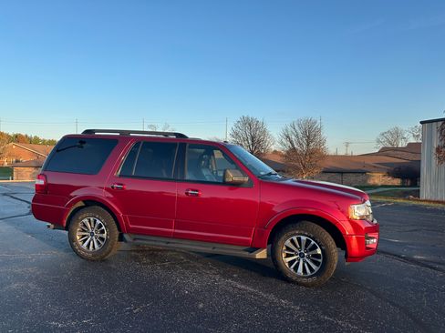 Used 2017 Ford Expedition XLT w/ Equipment Group 202A image 1