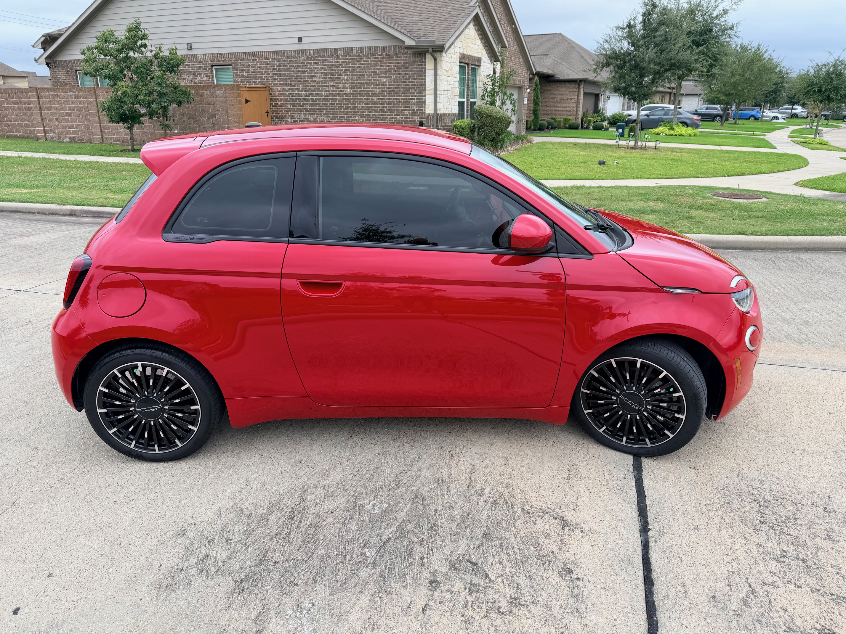 Used 2024 FIAT 500 e (RED) FWD image 5