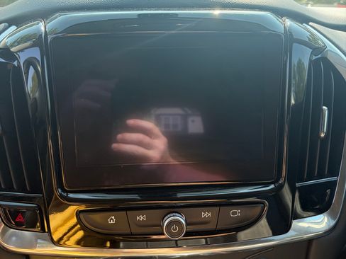 Used 2021 Chevrolet Traverse LT FWD image 13