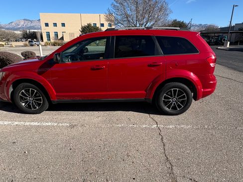 Used 2018 Dodge Journey SE w/ Blacktop Package image 2