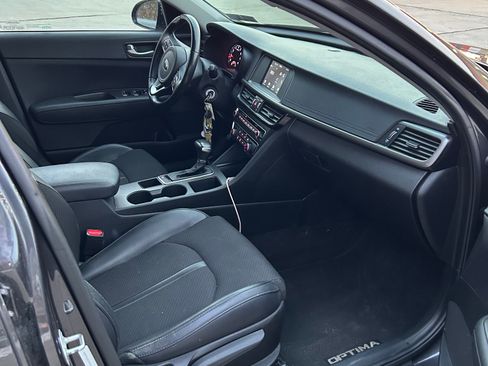 Used 2018 Kia Optima S w/ Panoramic Sunroof Package image 17