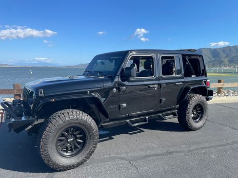 Used 2023 Jeep Wrangler Unlimited Sport image 9