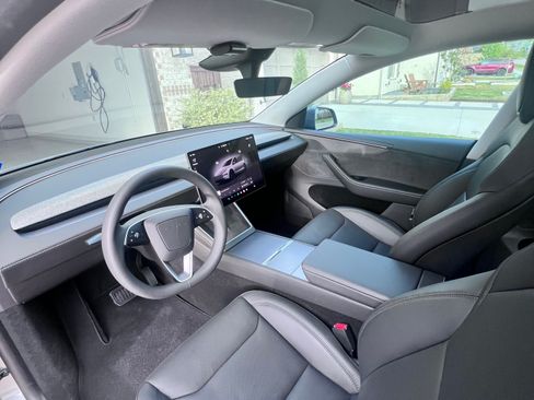 Used 2026 Tesla Model Y Long Range image 2