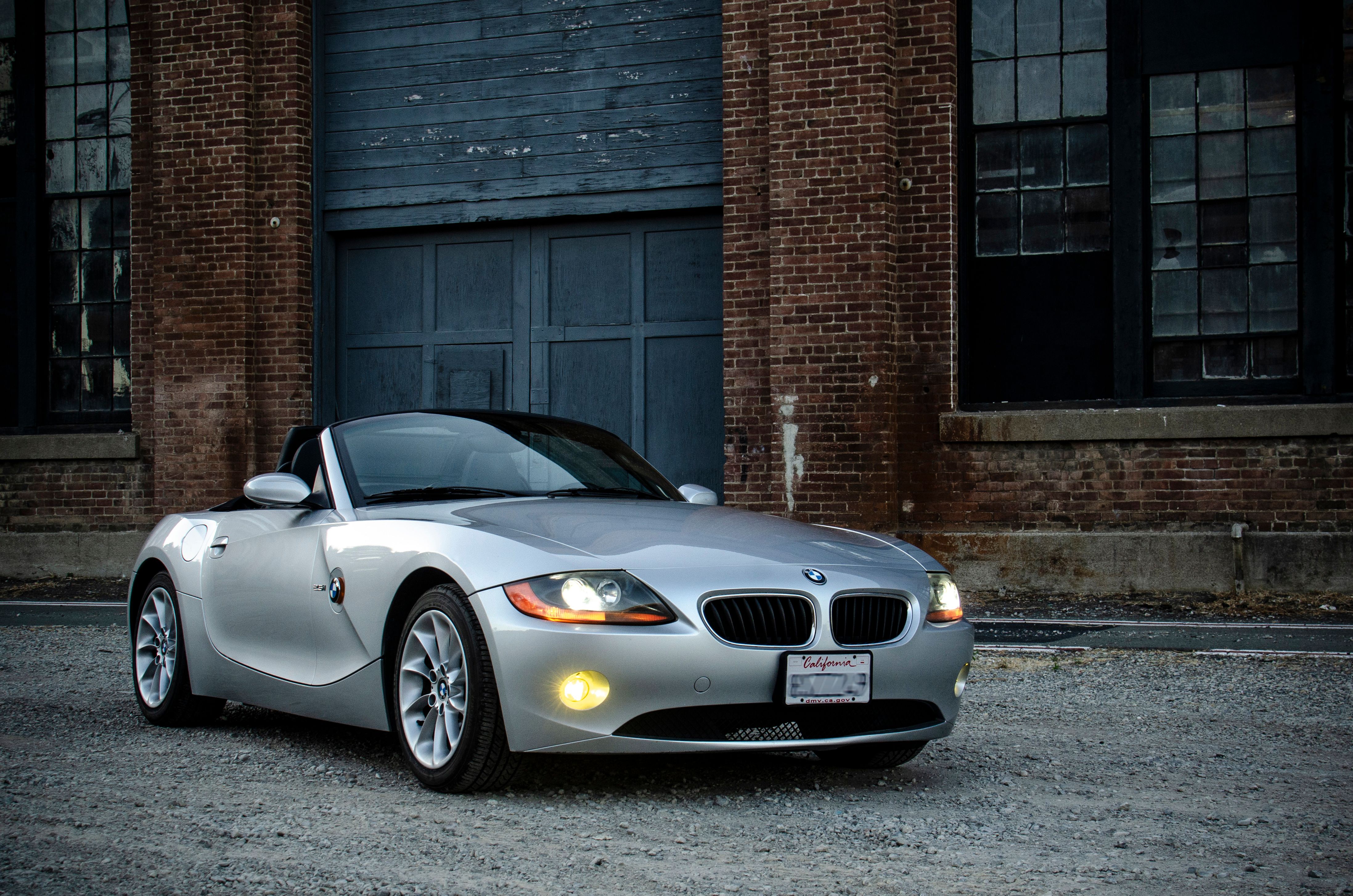 Used 2004 BMW Z4 2.5i RWD image 1