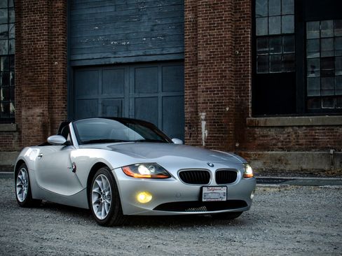 Used 2004 BMW Z4 2.5i image 1