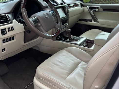 Used 2017 Lexus GX 460 Premium AWD/4WD image 16