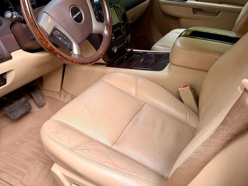 Used 2012 GMC Yukon Denali AWD/4WD image 8