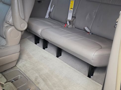 Used 2004 Toyota Sienna XLE Limited image 13