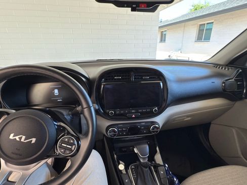 Used 2023 Kia Soul EX image 6