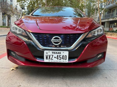 Used 2018 Nissan Leaf SV w/ SV Technology Package image 4