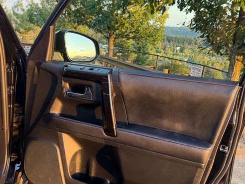Used 2021 Toyota 4Runner Venture w/ Moonroof Package AWD/4WD image 28