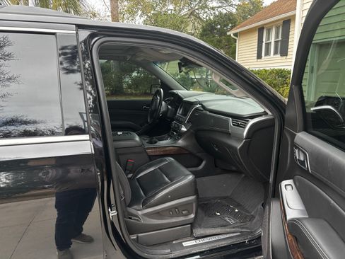 Used 2017 Chevrolet Suburban LT image 6