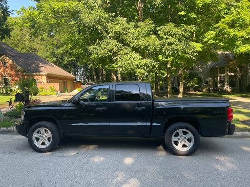 Used 2008 Dodge Dakota Big Horn image 2