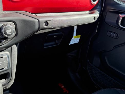 Used 2023 Jeep Gladiator Rubicon w/ Cold Weather Group image 6