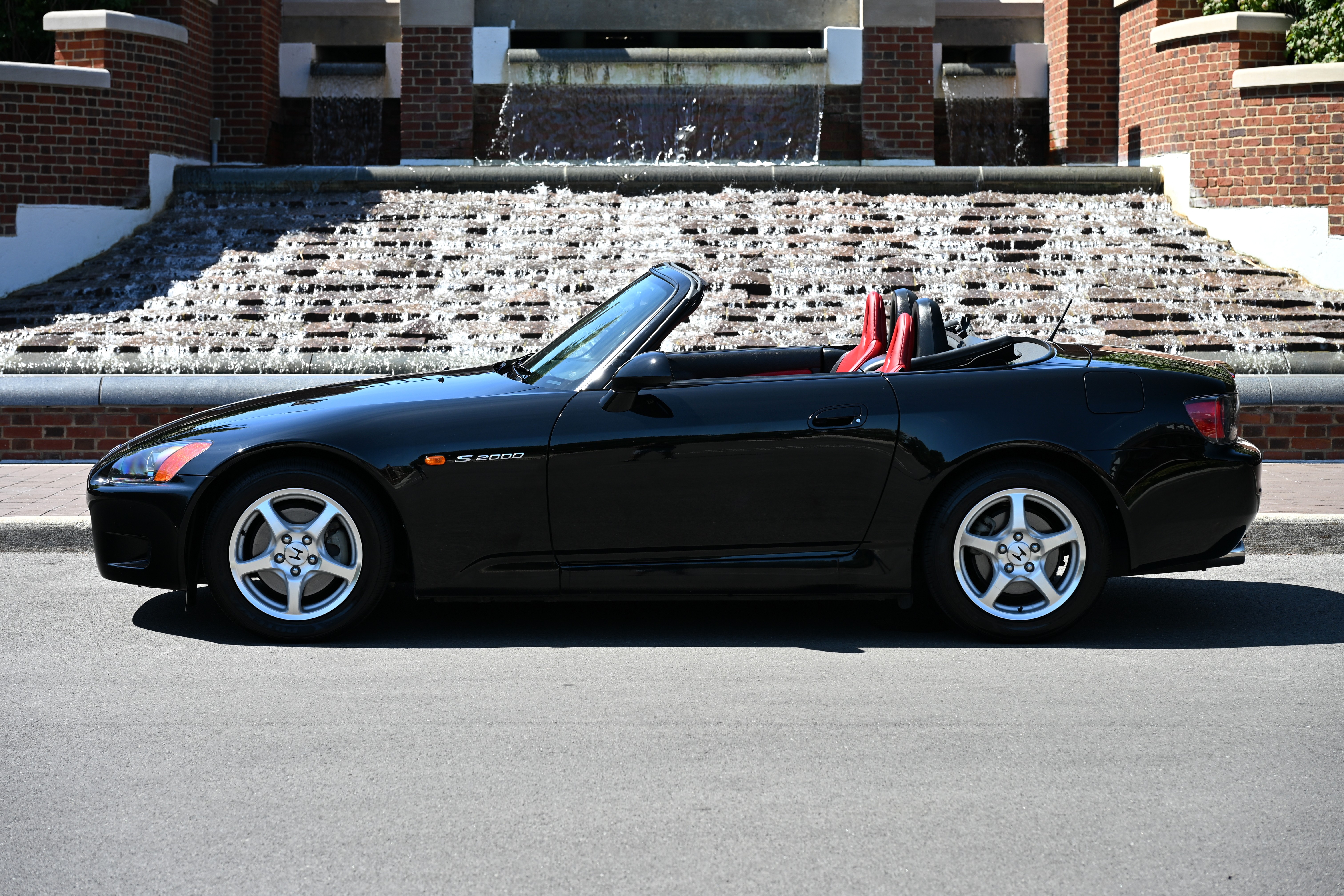 Used 2001 Honda S2000 image 2