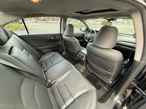 Used 2015 Honda Accord Touring image 9