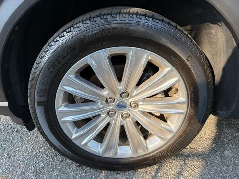 Used 2020 Ford Explorer Limited image 18