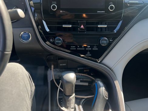 Used 2024 Toyota Camry SE image 12