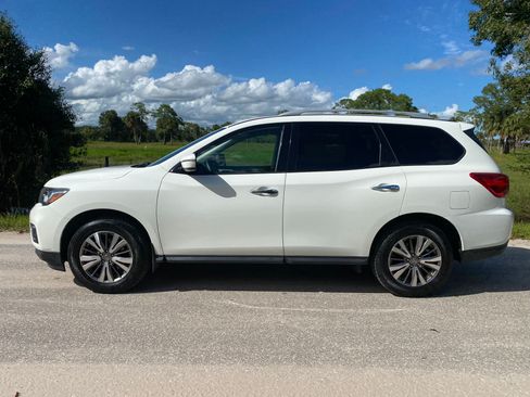 Used 2019 Nissan Pathfinder S image 10