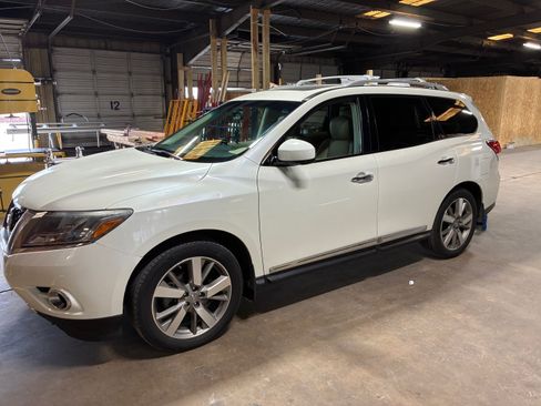 Used 2016 Nissan Pathfinder Platinum AWD/4WD image 1