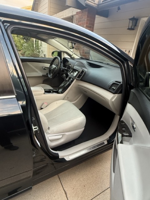 Used 2013 Toyota Venza LE FWD image 9