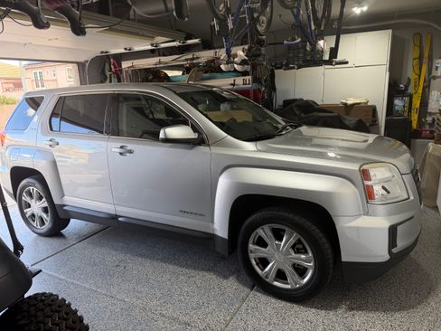 Used 2017 GMC Terrain SLE image 1