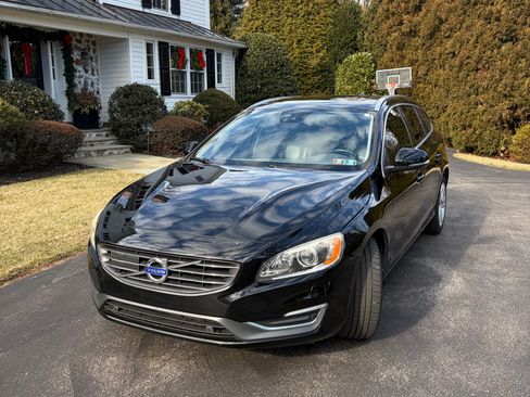 Used 2015 Volvo V60 T5 Platinum image 1