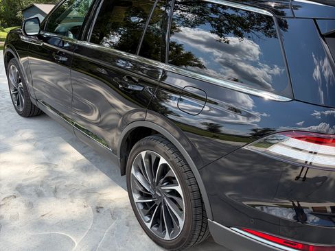 Used 2020 Lincoln Aviator Reserve w/ Equipment Group 202A AWD/4WD image 2