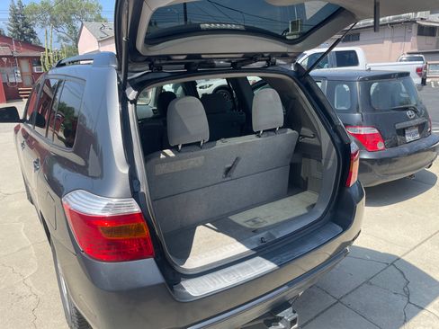 Used 2010 Toyota Highlander 2WD image 8