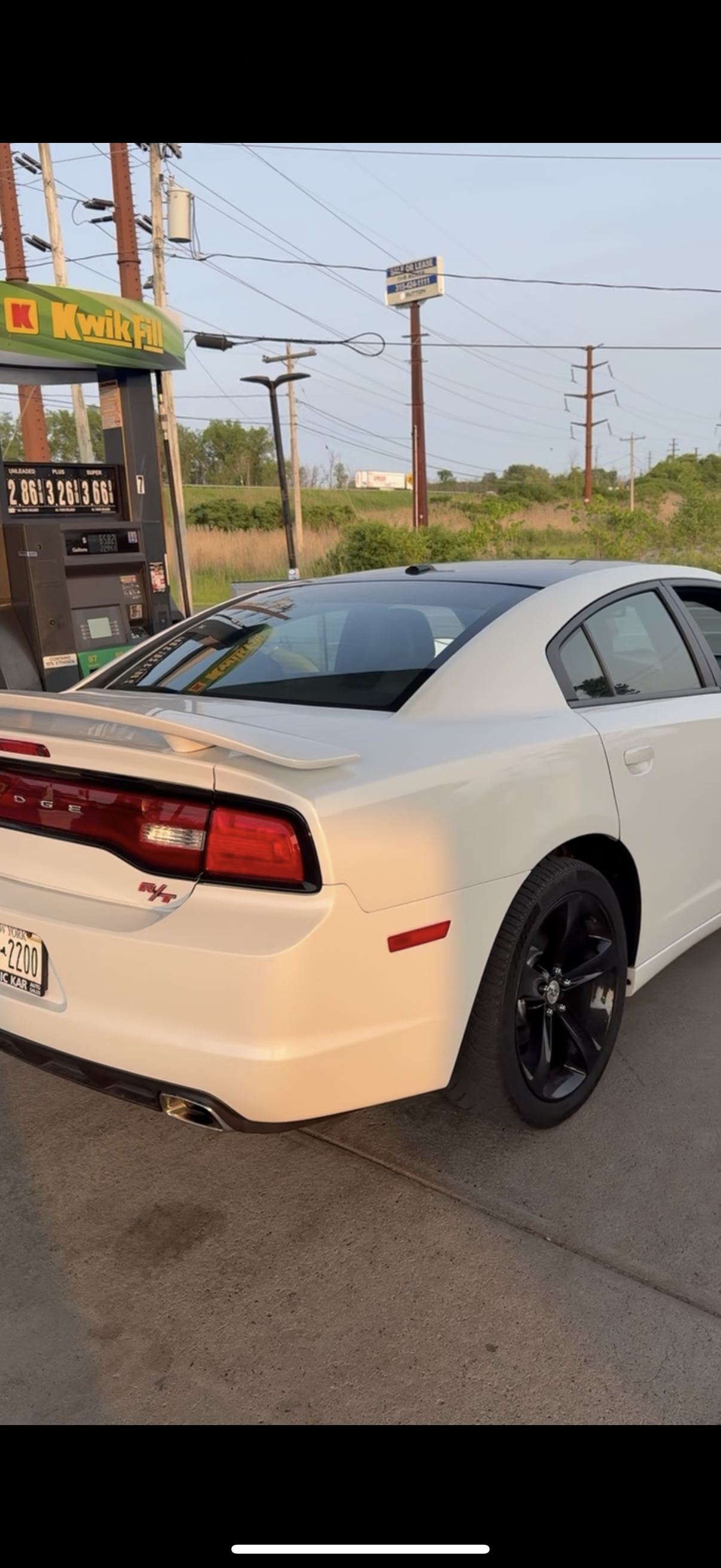Used 2014 Dodge Charger R/T RWD image 2