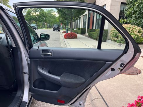 Used 2005 Honda Accord LX image 17