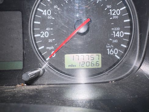 Used 2001 Volkswagen Eurovan FWD image 12