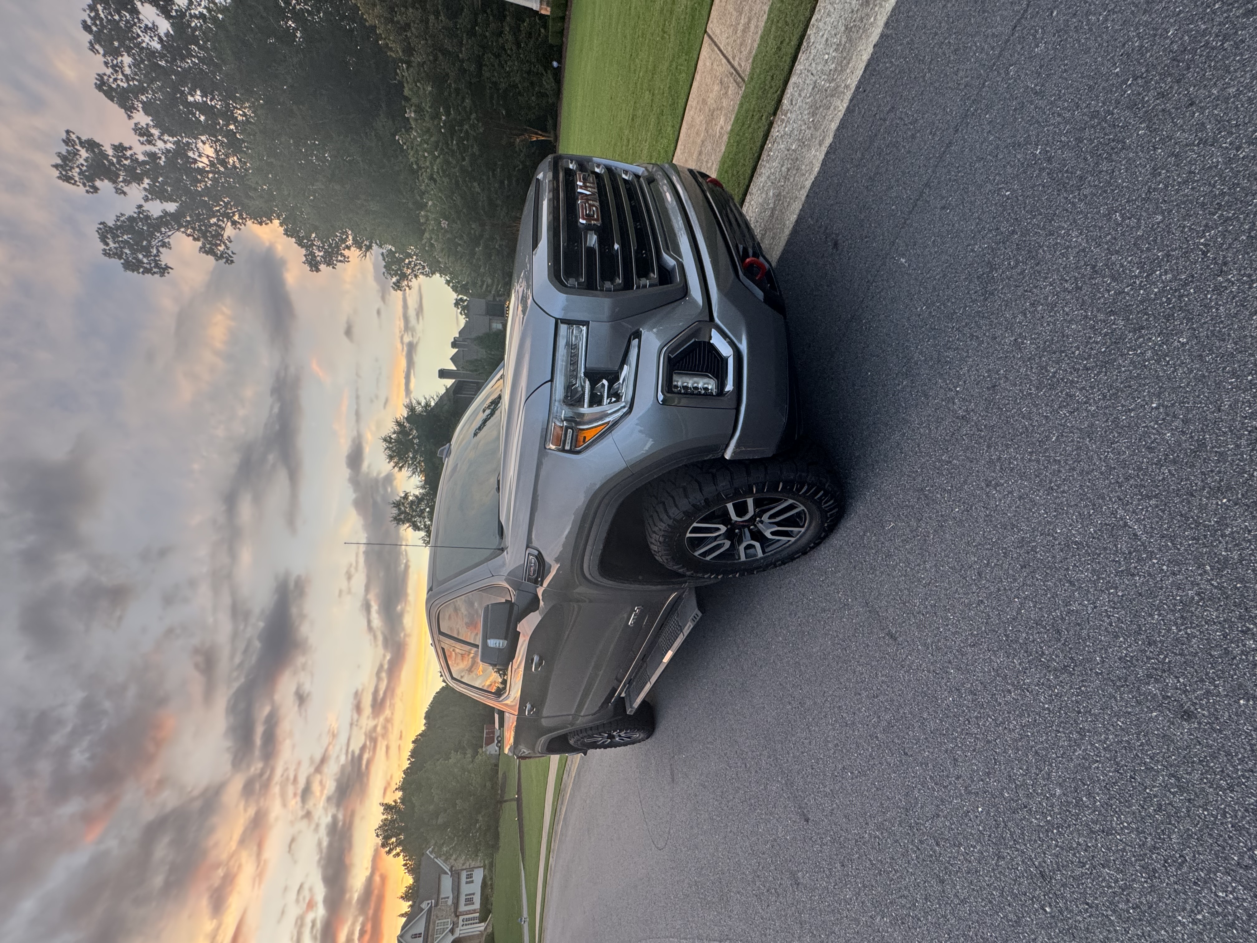 Used 2021 GMC Sierra 1500 AT4 AWD/4WD image 1