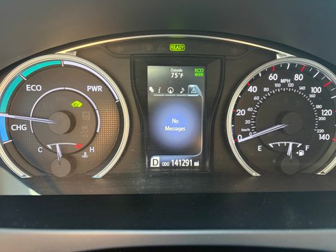 Used 2015 Toyota Camry SE w/ Moonroof Package FWD image 4