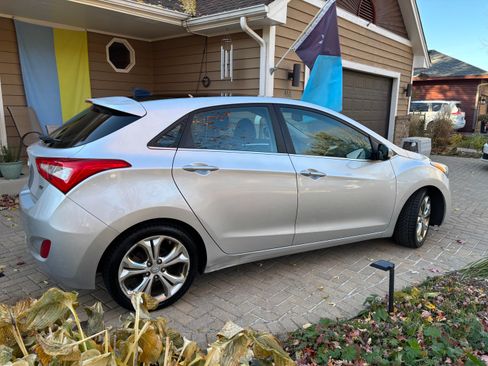 Used 2014 Hyundai Elantra GT w/ Option Group 03 FWD image 2