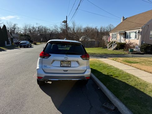 Used 2017 Nissan Rogue S image 4