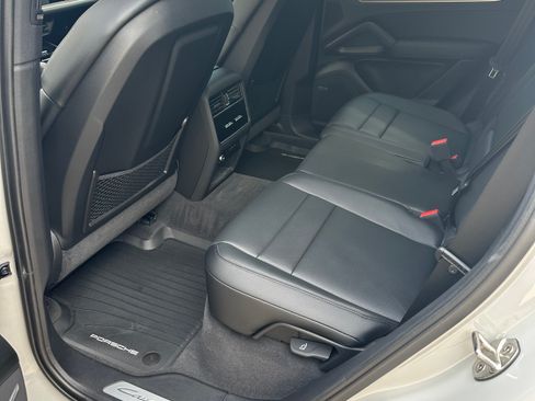 Used 2025 Porsche Cayenne S image 9
