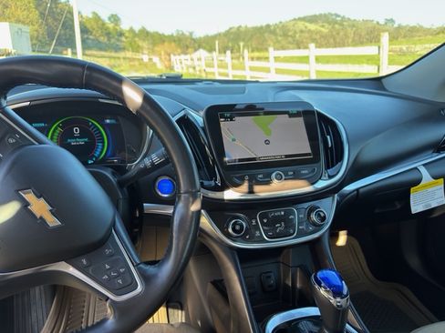 Used 2018 Chevrolet Volt Premier w/ Driver Confidence Package image 6