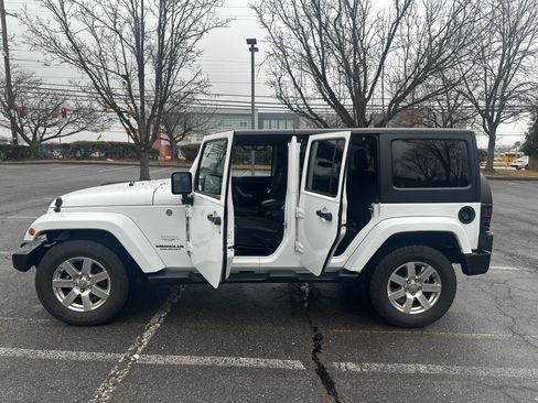 Used 2013 Jeep Wrangler Unlimited Sahara image 1