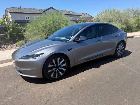 Used 2025 Tesla Model 3 Long Range AWD/4WD image 2